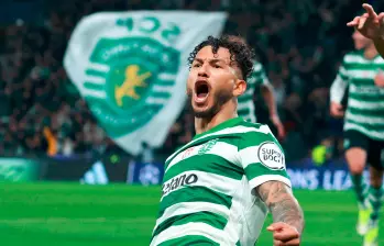 Luis Suárez se está acostumbrando a festejar en cada partido con el Sporting de Lisboa, lo que lo perfila como una opción prioritaria en la Selección Colombia. FOTO @SportingCP