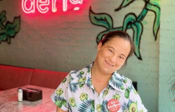 Natalia lleva más de cuatro años trabajando como mesera en un reconocido restaurante de Medellín. FOTO: CORTESÍA.