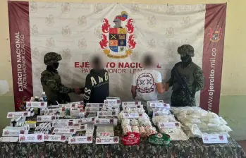 Medicamentos incautados al Clan del Golfo en el Bajo Cauca antioqueño. FOTO: Ejército Nacional