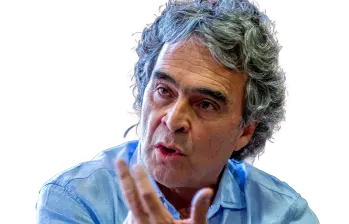 Luego de dedicarse a una campaña electoral difícil por el impulso de los extremos ideológicos, el exalcalde de Medellín habló de lo que hará ahora y su posición previa a la segunda vuelta. FOTO Juan Antonio Sánchez