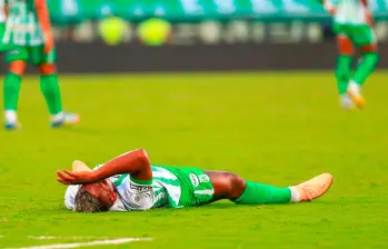 La impotencia que muestra esta imagen de Alfredo Morelos es la que siente hoy el hincha verde con el nivel del equipo. FOTO CAMILO SUÁREZ
