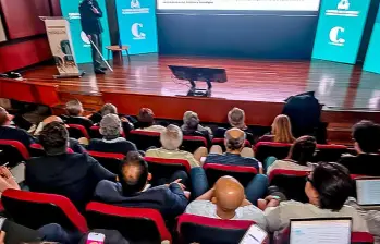 El foro fue realizado en la Cámara de Comercio, con apoyo de Corpocentro, la Sociedad de Mejoras Públicas, la Institución Universitaria Bellas Artes, Paseo La Playa y el Grupo EL COLOMBIANO. FOTO Julio César Herrera.