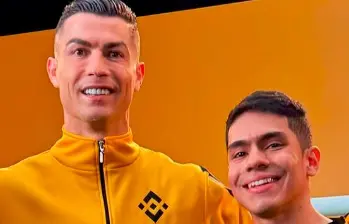 Sebastián, junto a su ídolo Cristiano Ronaldo. FOTO cortesía