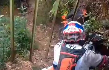 Este fue el grupo que violentó el ingreso a la reserva San Sebastián La Castellana para practicar deportes extremos. No existe denuncia formal en su contra. FOTO Captura de video