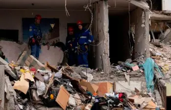 Los ataques rusos también están afectando las áreas residenciales de Kiev, en Ucrania. FOTO: AGENCIA AFP.