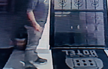 Estas son las últimas imágenes del ingeniero Andrés Camilo Peláez, capturadas por una cámara de seguridad el pasado domingo 3 de abril. FOTO: ARCHIVO PARTICULAR