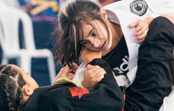 Emiliana Osorio ya practica dos deportes. Además de jiu-jitsu viene sumando aprendizajes en lucha, pues su gran meta es ser medallista en unos Juegos Olímpicos. FOTO CORTESÍA