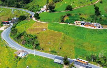 La disminución del flujo vehicular en este corredor permite que muchos usuarios de los municipios de influencia realicen viajes más rápidos. Tráfico se reduciría aún más. FOTO Camilo Suárez