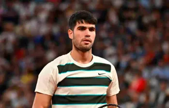 Carlos Alcaraz, campeón defensor de Roland Garros avanzó a la final del torneo parisino y ahora espera rival para el domingo. FOTO TOMADA X @rolandgarros