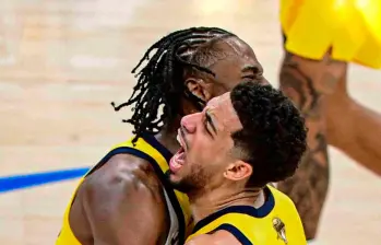 El jugador Tyrese Haliburton celebra su cesta con la que Indiana Pacers venció a Oklahoma City Thunder en el arranque de la serie final de la NBA. FOTO TOMADA X@nbastats