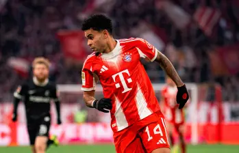 Luis Díaz durante el partido con el Friburgo. FOTO @FCBayernEN