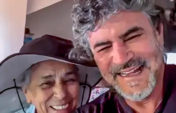 Leonel y su madre Fabiola. FOTO Captura de video
