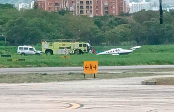 La aeronave ambulancia terminó a un costado de la pista. Bomberos atiendieron la emergencia. FOTO: Cortesía