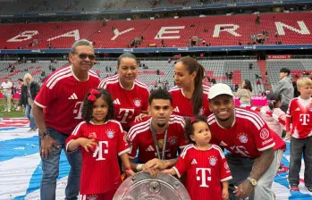 Para Luis Díaz la familia es algo muy importante. En las fotos está con Mane y doña Cilenis. Foto Cortesía 