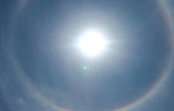 Este es el círculo que se observó al rededor del Sol en Bogotá y otras regiones del país. FOTO: TOMADA DE TWITTER @IDEAMColombia
