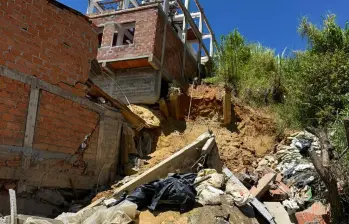 Aspecto de las viviendas que sufrieron daños este lunes en la vereda La Loma de Medellín. FOTO: Cortesía Dagrd