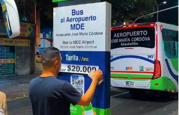 Un video en redes sociales generó preguntas entre los usuarios sobre si el aumento sería de $2.000 o $3.000. Finalmente, Combuses oficializó el valor de $20.000 por persona, despejando las dudas que dejó el cambio de avisos a plena vista. FOTO: Tomada de Tiktok.