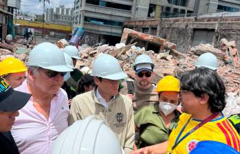 El ministro de Comercio, Mauricio Gómez Amín, recorrió el centro de Pereira junto a representantes de Fenalco, Acopi y Confecámaras para conocer los daños causados por el temblor y definir medidas de apoyo para los comerciantes. FOTO cortesía Fenalco