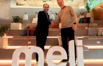 Doménico Barbato, de Mercado Libre, y Renato Banhara, de Unilever, destacaron la alianza para impulsar el consumo masivo en el canal digital. FOTO: CORTESÍA