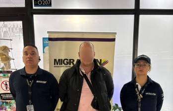 El hombre de 49 años era requerido también por porte ilegal de armas. FOTO: Cortesía Migración Colombia