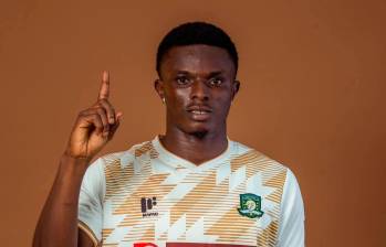 Dominic Frimpong tenía 20 años. Estuvo en las categorías juveniles de la selección ghanesa. En la imagen se ve posando con la camiseta de exequipo, el Asante Kotoko. FOTO: X ASANTE KOTOKO
