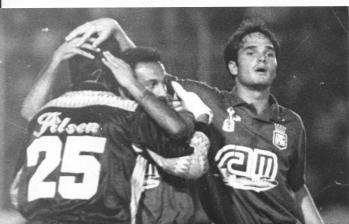 Ómar Franco, Diego Osorio y Víctor Marulanda, jugadores de Nacional en 1993. FOTO ARCHIVO EL COLOMBIANO