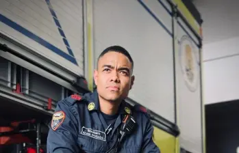 Medellín de luto por muerte de bombero Iván Darío Posada Gómez en incendio en La Toscana. FOTO: Fico Gutiérrez.