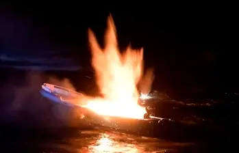 Guardia costera de EE. UU. destruye lancha de narcos en el pacífico y realiza capturas