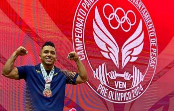 El colombiano es doble medallista Olímpico: ganó plata en Tokyo 2020 y bronce en Río 2016. FOTO @MinDeporteCol