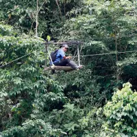 Las garruchas para cruzar el río Sucio, en Dabeiba, son usadas para recortar kilómetros de distancia, atravesando las selvas del Urabá y Occidente antioqueño. De una de ellas cayó el niño Uriel García Jumi, de 9 años. FOTO: MANUEL SALDARRIAGA