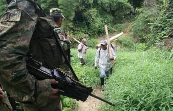 El uniformado fallecido fue identificado como Luis Andrés Benítez Rodríguez, adscrito al Batallón de Infantería N.º 32 de la Cuarta Brigada del Ejército. Foto: EL COLOMBIANO