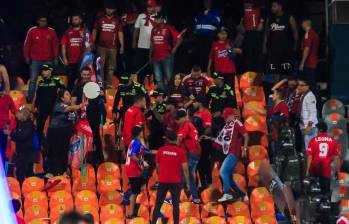 Algunas de las tribunas del Atanasio Girardot, serían cerradas seis fechas por una sanción debido al mal comportamiento de los hinchas en la final ante Santa Fe. FOTO EC