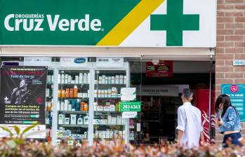 Cruz Verde aseguró que acompañará la transición con Sanitas para evitar interrupciones en la entrega de medicamentos a los afiliados durante el cambio de operador. FOTO: Camilo Suárez