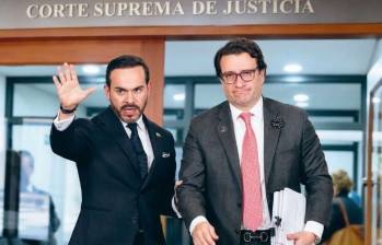El presidente Abelardo De la Espriella impulsa un estatuto antiterrorista que busca golpear las finanzas de las organizaciones criminales, pero que enfrenta reparos jurídicos de la Corte Suprema. El ministro de Justicia, Iván Cancino, defiende la iniciativa. Foto: Colprensa 