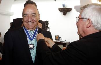 El periodista Yamid Amat permanece hospitalizado en una unidad de cuidados intensivos en Bogotá, donde recibe atención médica y permanece bajo observación. FOTO: Colprensa. 
