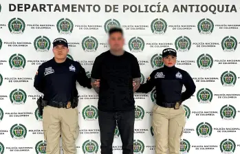 El extranjero quedó a disposición de las autoridades competentes, mientras avanzan los trámites judiciales correspondientes para su eventual extradición a México. FOTO: Cortesía Policía de Antioquia