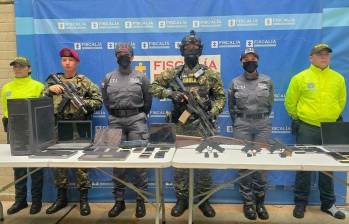 La Policía, el Ejército y el CTI de la Fiscalía realizaron de forma conjunta el operativo. FOTO: Cortesía Alcaldía de Medellín