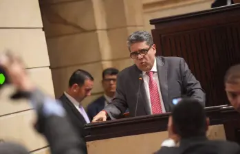El contralor, Carlos Hernán Rodríguez Becerra, aclaró la cifra de endeudamiento de las EPS en el país. Imagen tomada de Senado.gov. 