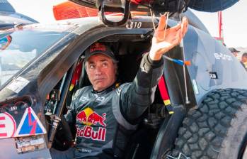 Carlos Sainz buscaba ganar su quinto Dakar. FOTO AFP