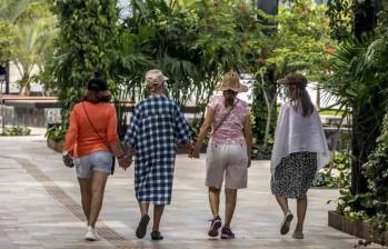 El hecho de que haya menos jóvenes, es un problema para el sistema. Es por esto que hay que pensar en aumentar las cotizaciones pagadas o la edad pensional, recomiendan analistas. FOTO: Juan Antonio Sánchez