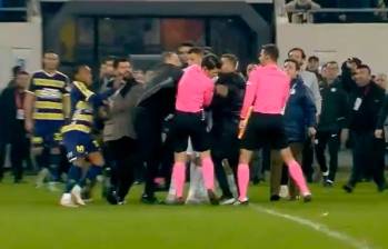 Este es el momento en el que el directivo del club Ankaragücü agrede al árbitro. FOTO CAPTURA DE PANTALLA