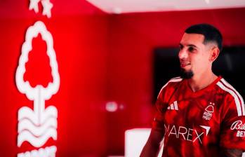 El nuevo reto de Daniel Muñoz en Inglaterra: fue presentado por el Nottingham Forest. FOTO X-Nottingham