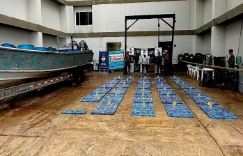 Tres extranjeros fueron capturados en medio de la operación. FOTO: CORTESÍA ARMADA