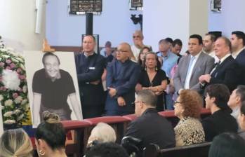 La eucaristía en memoria de Rodolfo Hernández se llevó a cabo en la Catedral de la Sagrada Familia de Bucaramanga. FOTO: Colprensa - Vanguardia