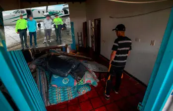 Dentro de esta vivienda de Rionegro ocurrió la masacre por la que fueron condenados alias Salchicha y alias Pipe (detalle), además de alias Camila, integrantes del grupo criminal El Mesa. FOTO: ESNEYDER GUTIÉRREZ CARDONA Y CORTESÍA POLICÍA NACIONAL