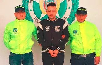 El acordeonero y productor musical Dani Santiago Trejos González fue capturado en las últimas horas en Medellín, señalado de delitos sexuales contra una menor de edad. FOTO: CORTESÍA POLICÍA METROPOLITANA