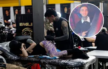 Juan Felipe Palacio Vélez, de 26 años, murió este miércoles en el Hospital General de Medellín, donde tuvo que ser remitido por cuenta de una infección que se originó en un tatuaje que se hizo en Expotatuaje, según sus familiares. FOTOS: CAMILO SUÁREZ Y CORTESÍA