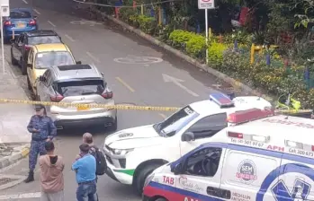En la calle principal que conduce a la cárcel La Paz, de Itagüí, ocurrió el asesinato del guardián Wilber Martínez Sana. FOTO: CORTESÍA