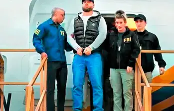 Ryan James Wedding fue trasladado por equipos especiales del FBI hacia Los Ángeles, Estados Unidos, donde se le iniciará el proceso judicial en su contra por los delitos cometidos por la red que lideraba. FOTO: CORTESÍA