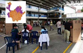 Los antioqueños ratificaron su preferencia por el candidato de derecha en la mayoría del departamento (naranja). Subregiones como el Urabá, el Nordeste, Norte y el Bajo Cauca (púrpura) hubo municipios en los que la preferencia fue por Iván Cepeda. FOTO: MANUEL SALDARRIAGA.